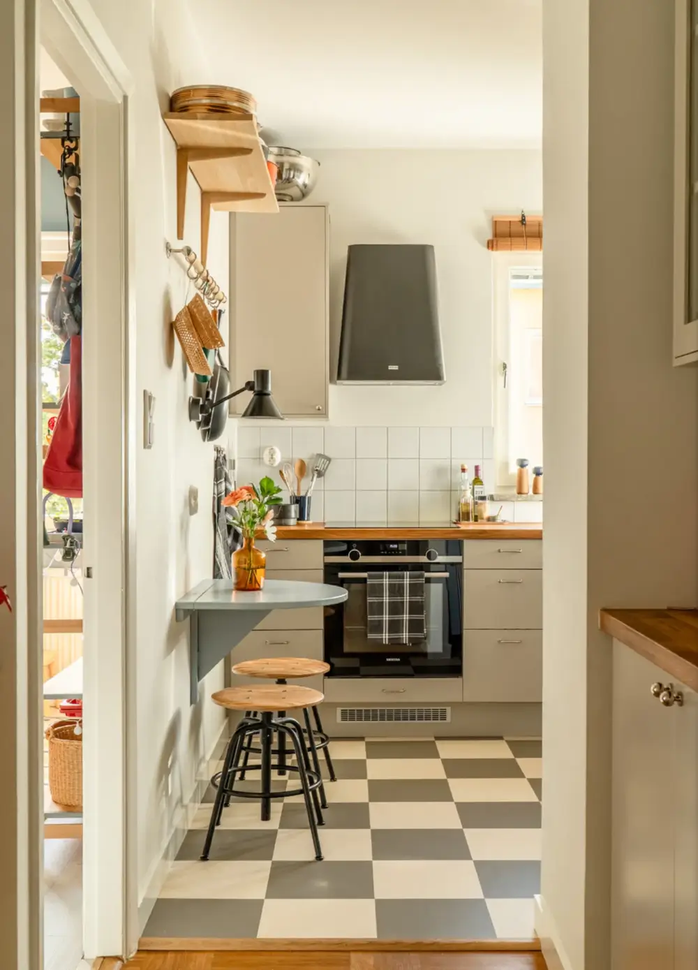 Original Marble and Oak Parquet in a 1940s Stockholm Apartment 18 original-elements-1940s-apartment-stockholm