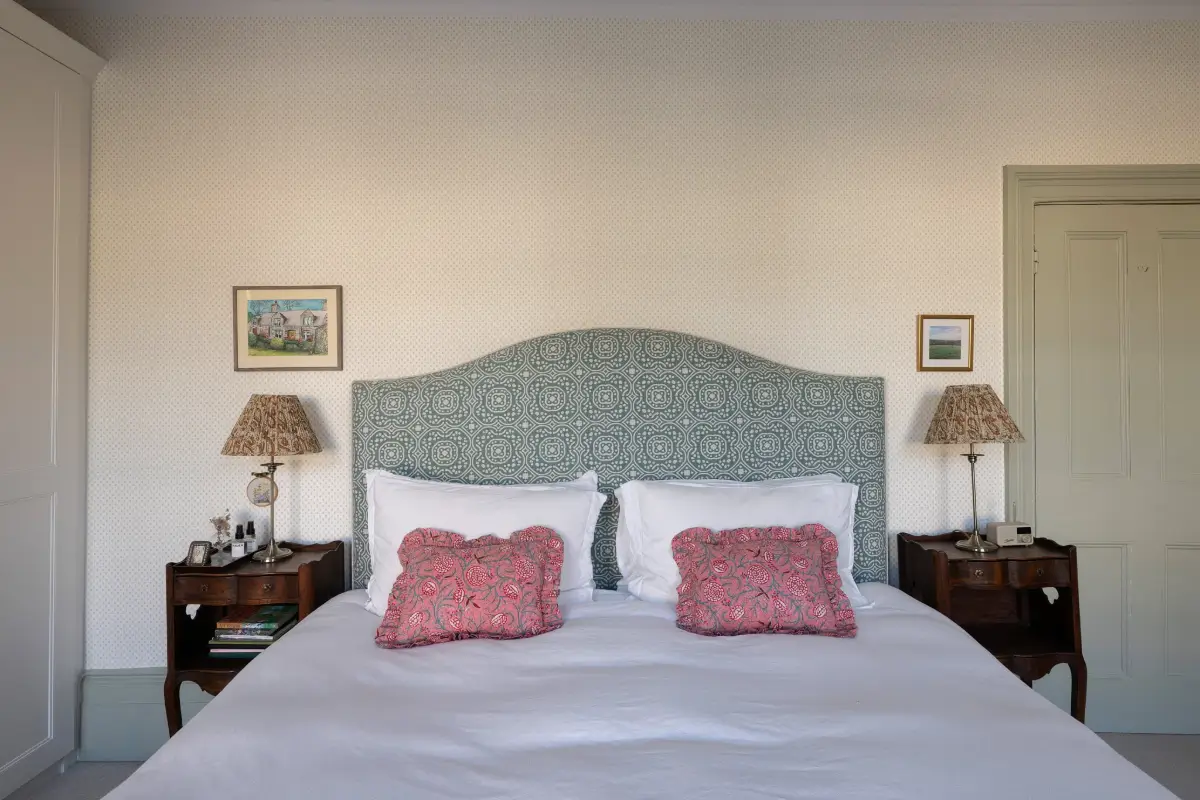 A Victorian Home with a Rich Burgundy Kitchen and Danish Brick Extension 27 rich-burgundy-kitchen-victorian-family-home-london