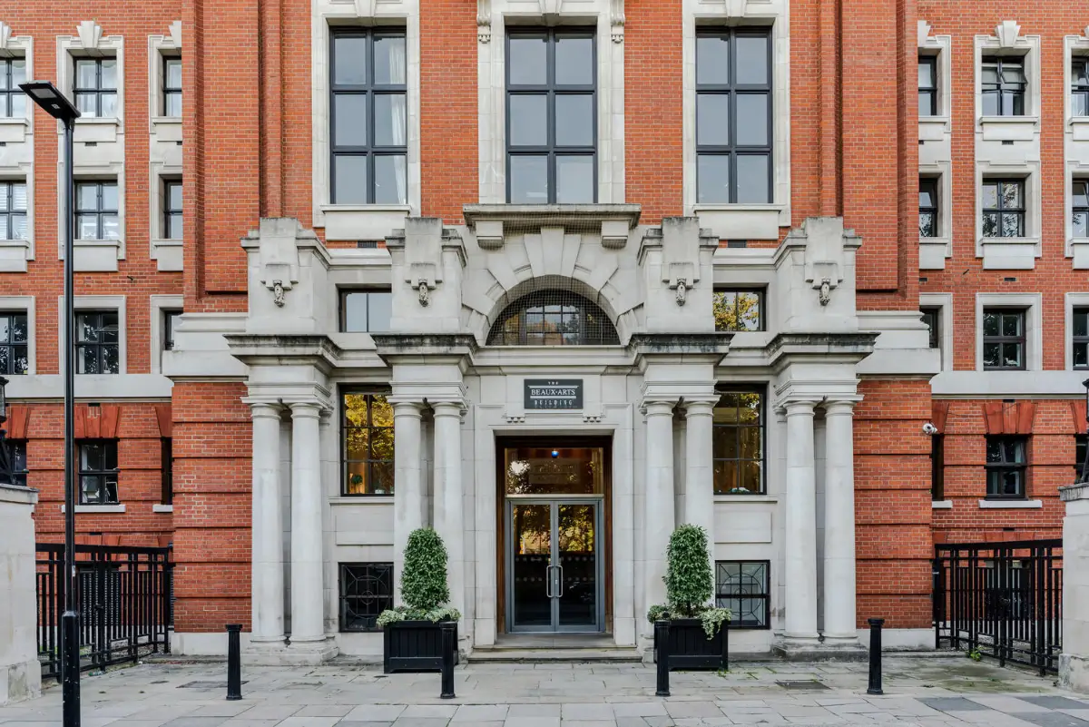 A Calm Palette and Soaring Windows for a Small Loft in a London Beaux Arts Building 18 small-loft-apartment-beaux-arts-building-north-london-nordroom