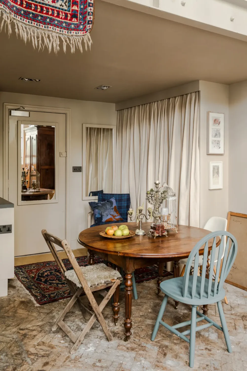 A Calm Palette and Soaring Windows for a Small Loft in a London Beaux Arts Building 7 small-loft-apartment-beaux-arts-building-north-london-nordroom