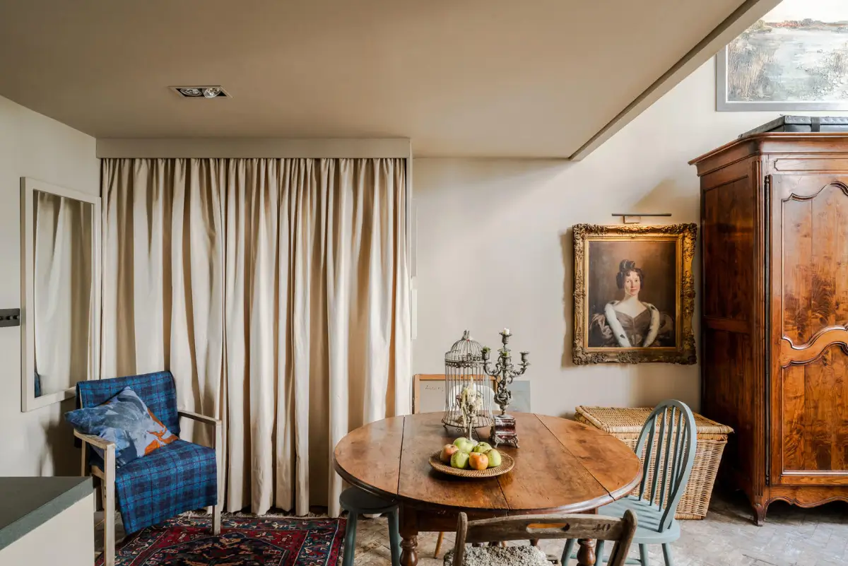 A Calm Palette and Soaring Windows for a Small Loft in a London Beaux Arts Building 6 small-loft-apartment-beaux-arts-building-north-london-nordroom