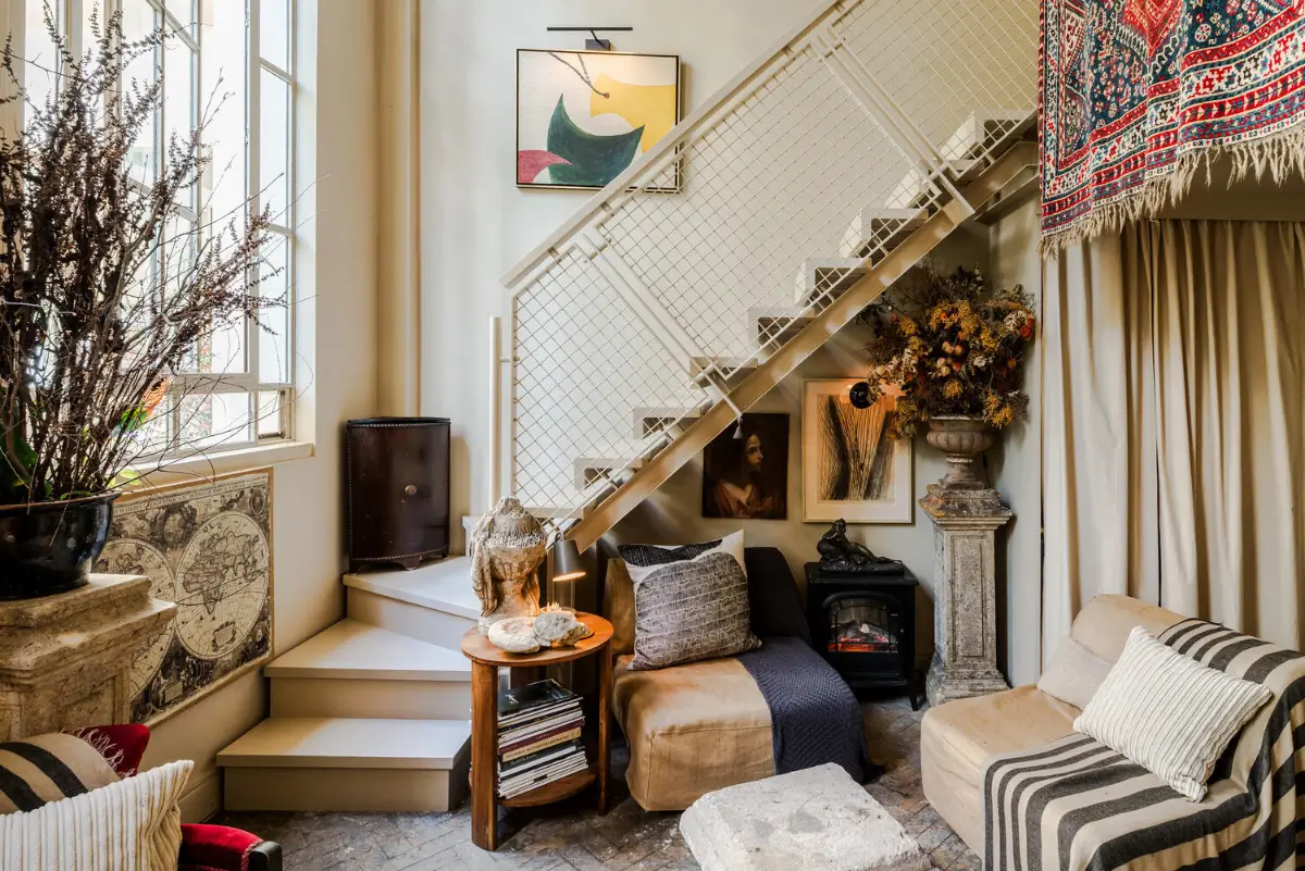 A Calm Palette and Soaring Windows for a Small Loft in a London Beaux Arts Building 2 small-loft-apartment-beaux-arts-building-north-london-nordroom