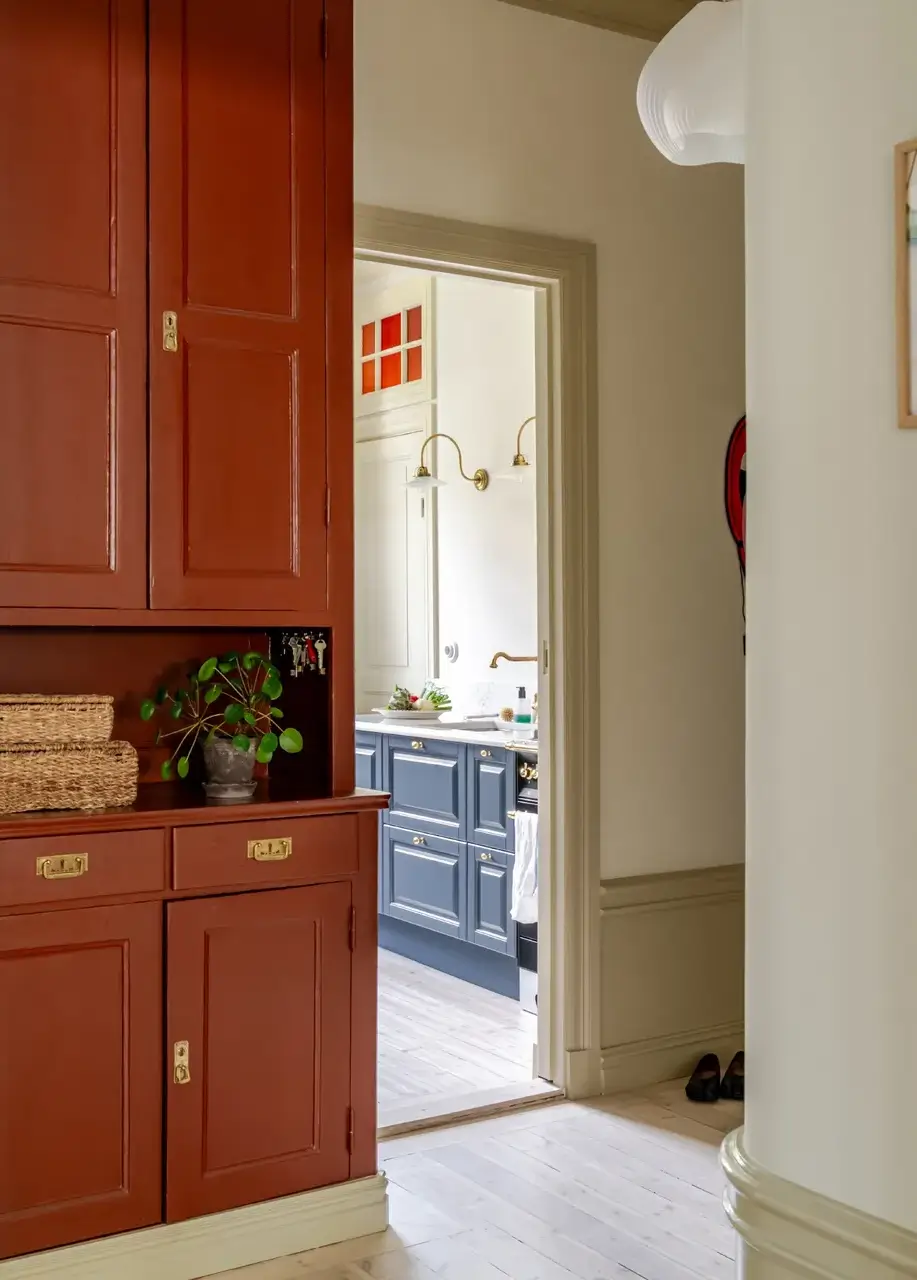 A Serene Palette with Red Pop of Color in an Early 20th-Century Apartment 26 soft-color-palette-red-accents-1912-apartment-stockholm