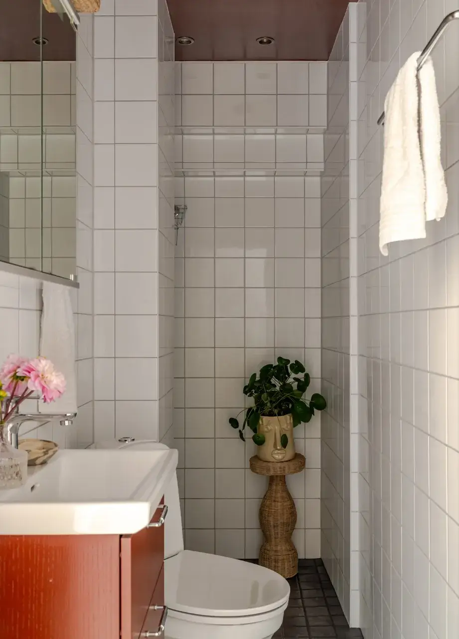 A Serene Palette with Red Pop of Color in an Early 20th-Century Apartment 37 soft-color-palette-red-accents-1912-apartment-stockholm