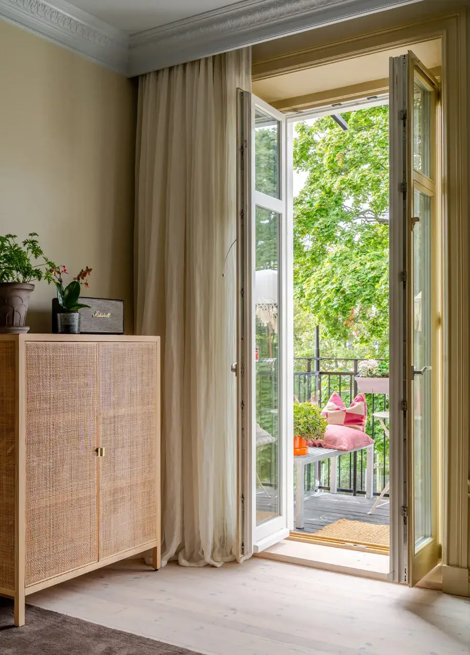 A Serene Palette with Red Pop of Color in an Early 20th-Century Apartment 8 soft-color-palette-red-accents-1912-apartment-stockholm