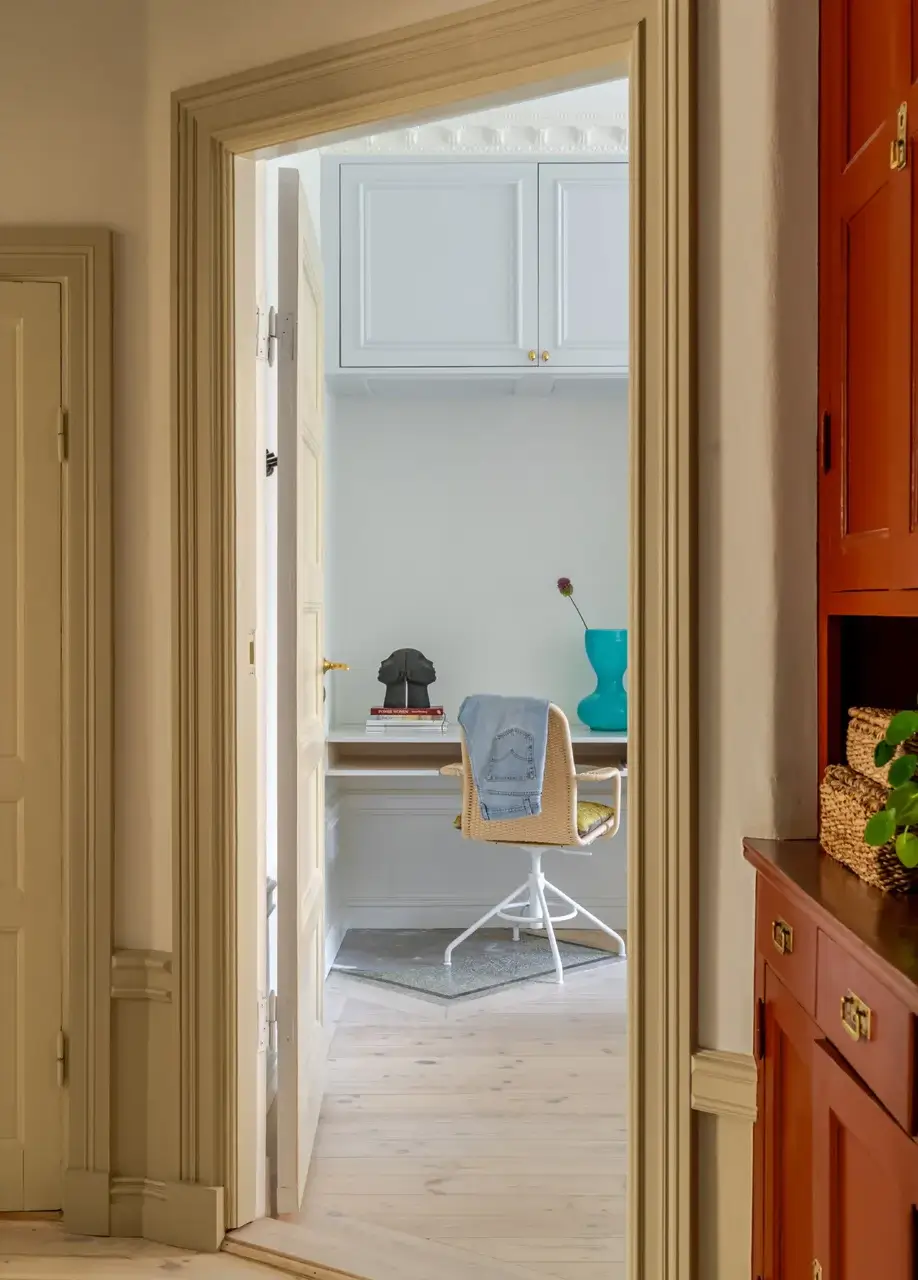 A Serene Palette with Red Pop of Color in an Early 20th-Century Apartment 27 soft-color-palette-red-accents-1912-apartment-stockholm