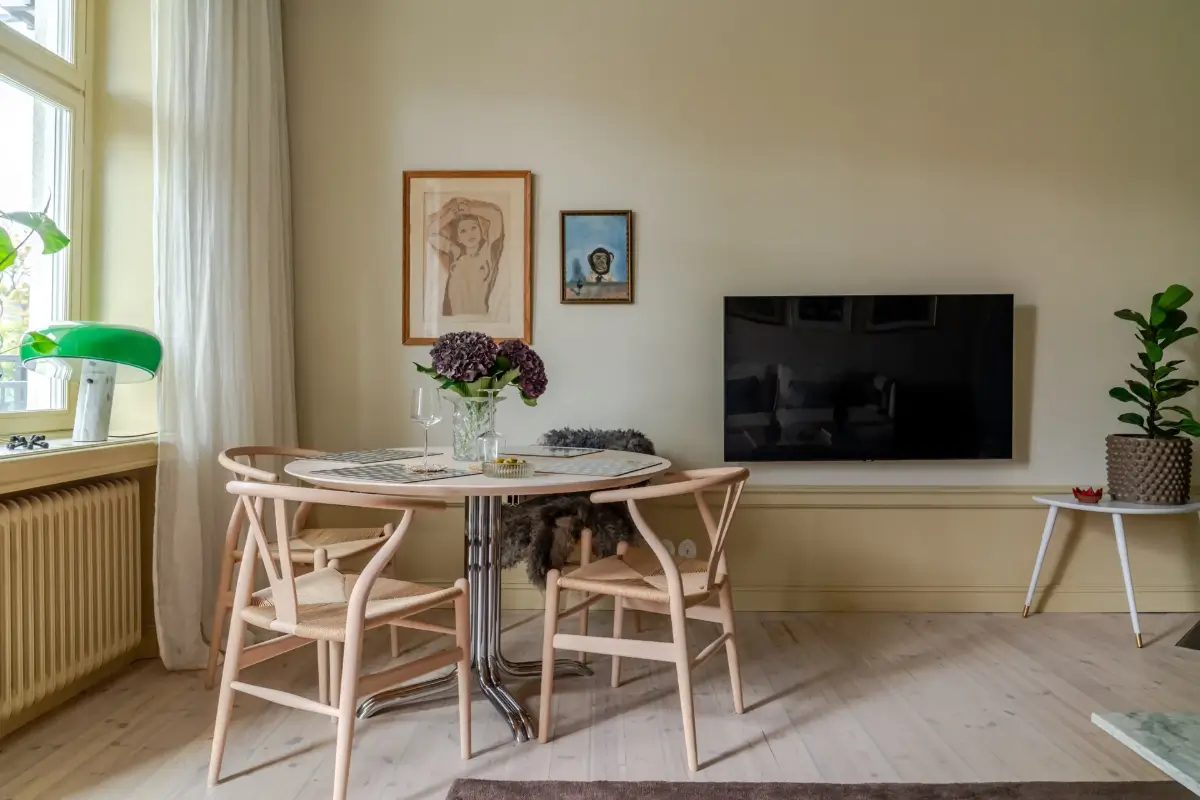 A Serene Palette with Red Pop of Color in an Early 20th-Century Apartment 11 soft-color-palette-red-accents-1912-apartment-stockholm