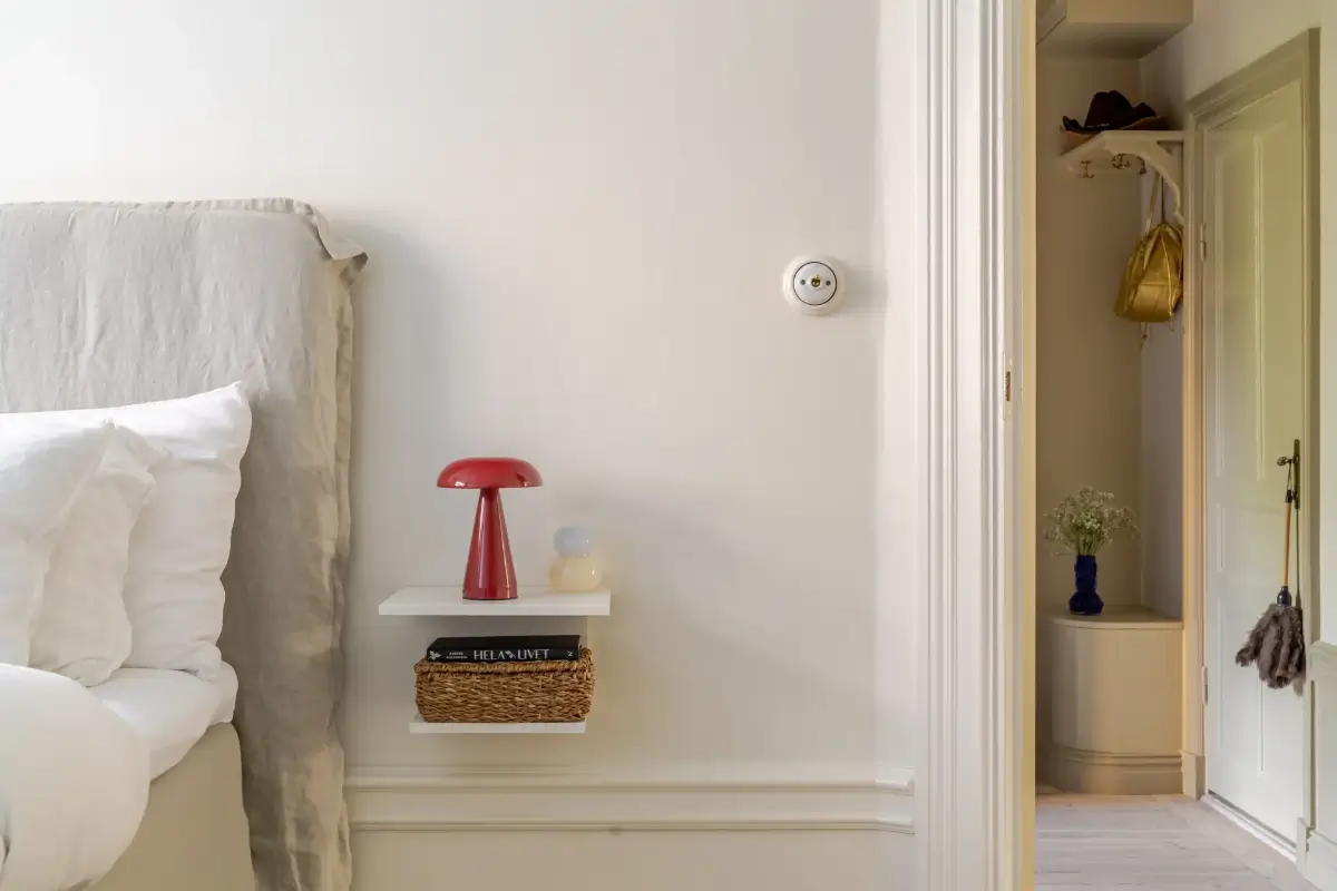 A Serene Palette with Red Pop of Color in an Early 20th-Century Apartment 33 soft-color-palette-red-accents-1912-apartment-stockholm