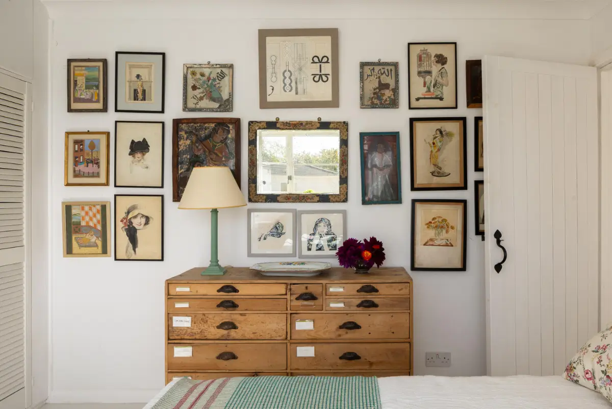 A Light-Filled Coastal Home with Sea Views and Charming Gardens in East Sussex 16 whitewashed-beach-style-interiors-seaside-cottage-england-nordroom
