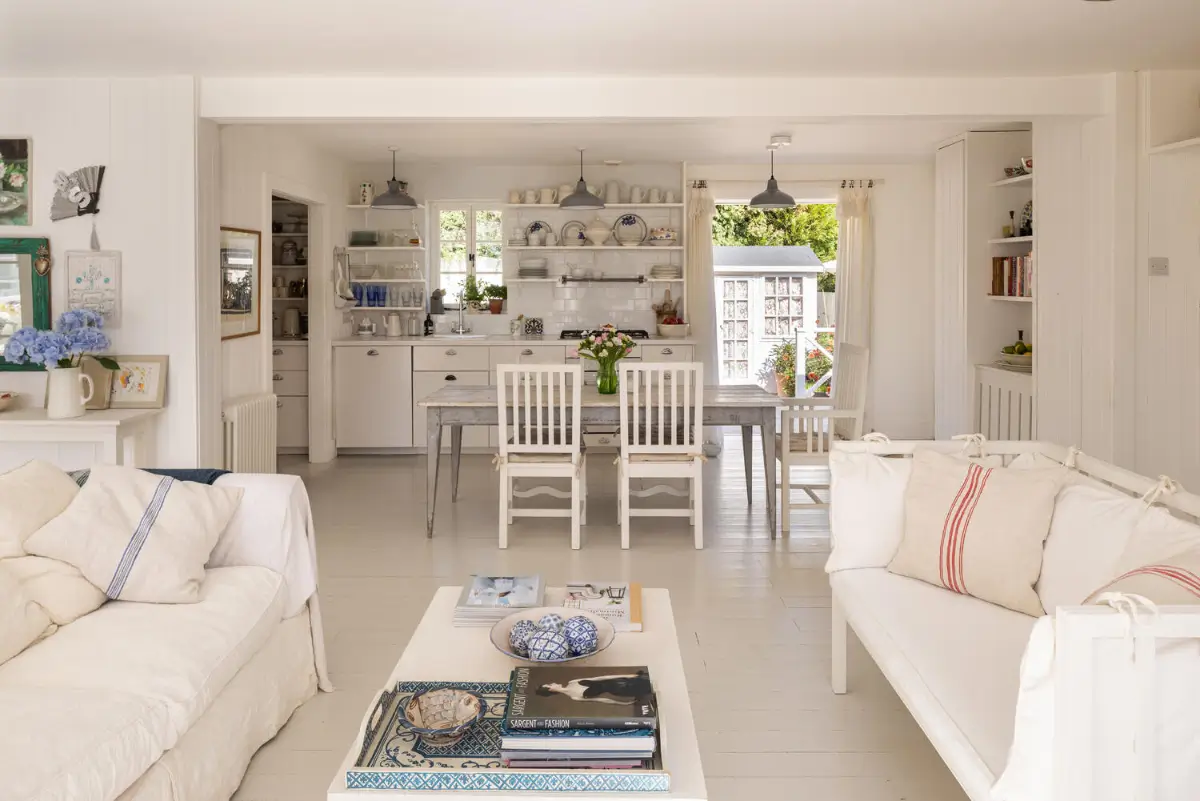 A Light-Filled Coastal Home with Sea Views and Charming Gardens in East Sussex 3 whitewashed-beach-style-interiors-seaside-cottage-england-nordroom